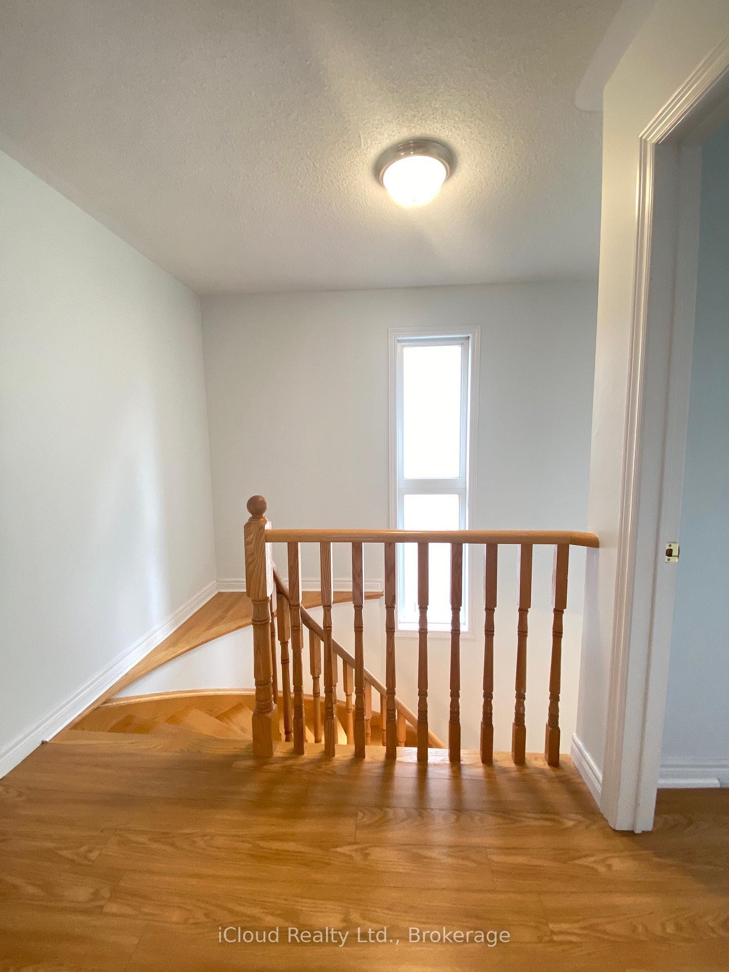 Photo 25 of 329 Ellwood Drive W, Caledon, Bolton West — HOMEH