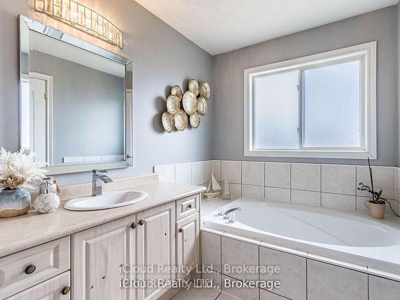 Photo 29 of 329 Ellwood Drive W, Caledon, Bolton West — HOMEH