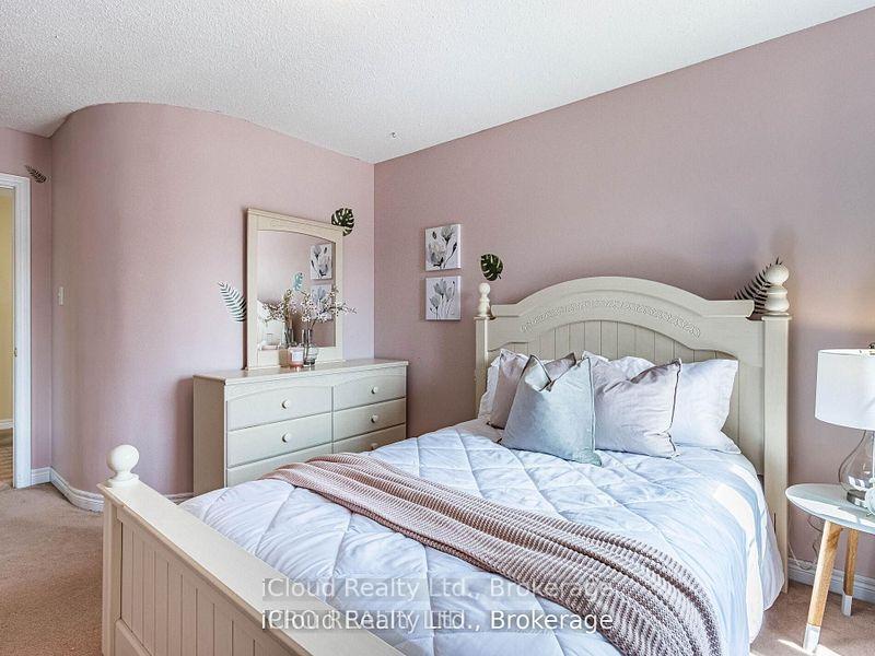 Photo 32 of 329 Ellwood Drive W, Caledon, Bolton West — HOMEH