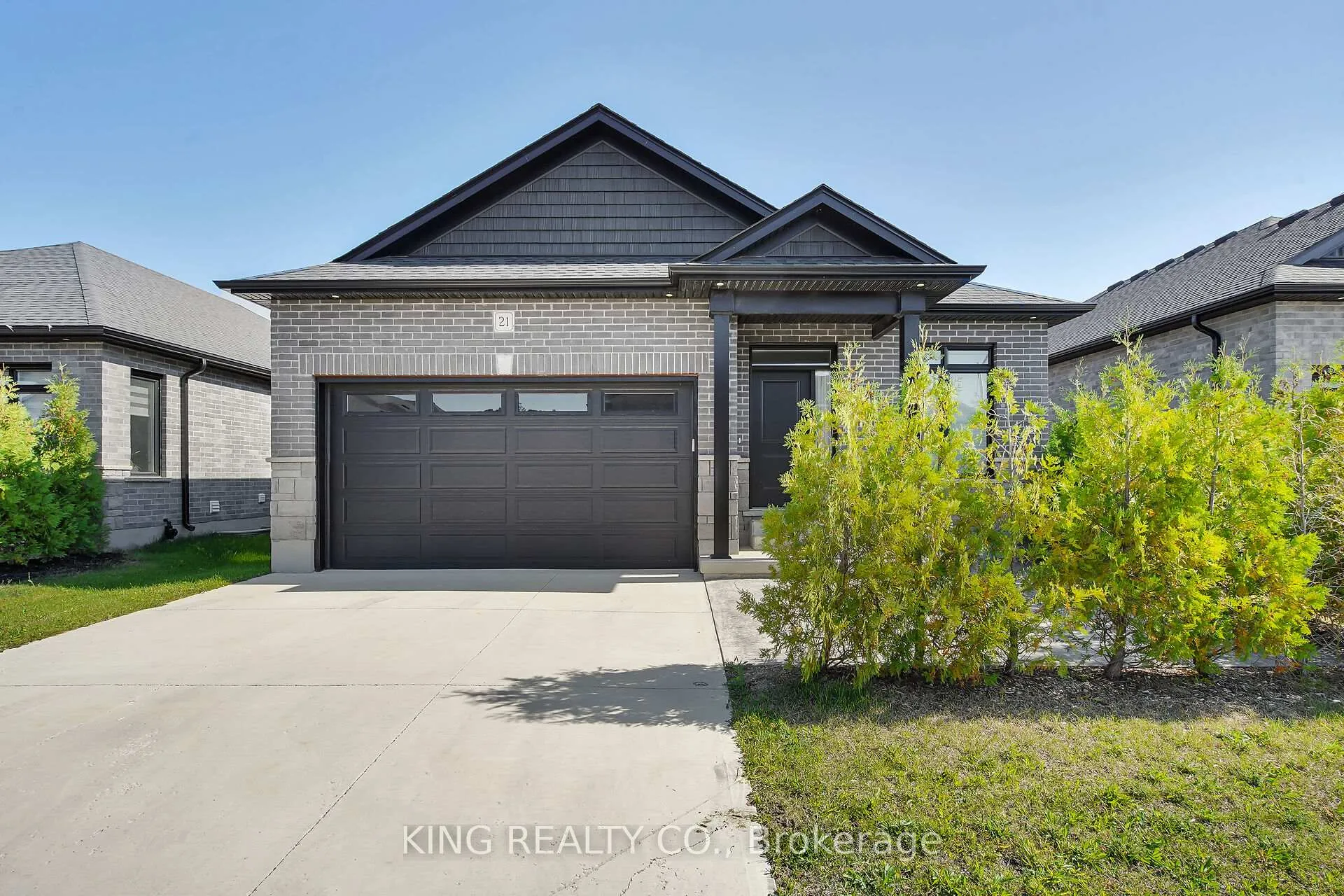 Front of Unit 21, 383 Daventry Way