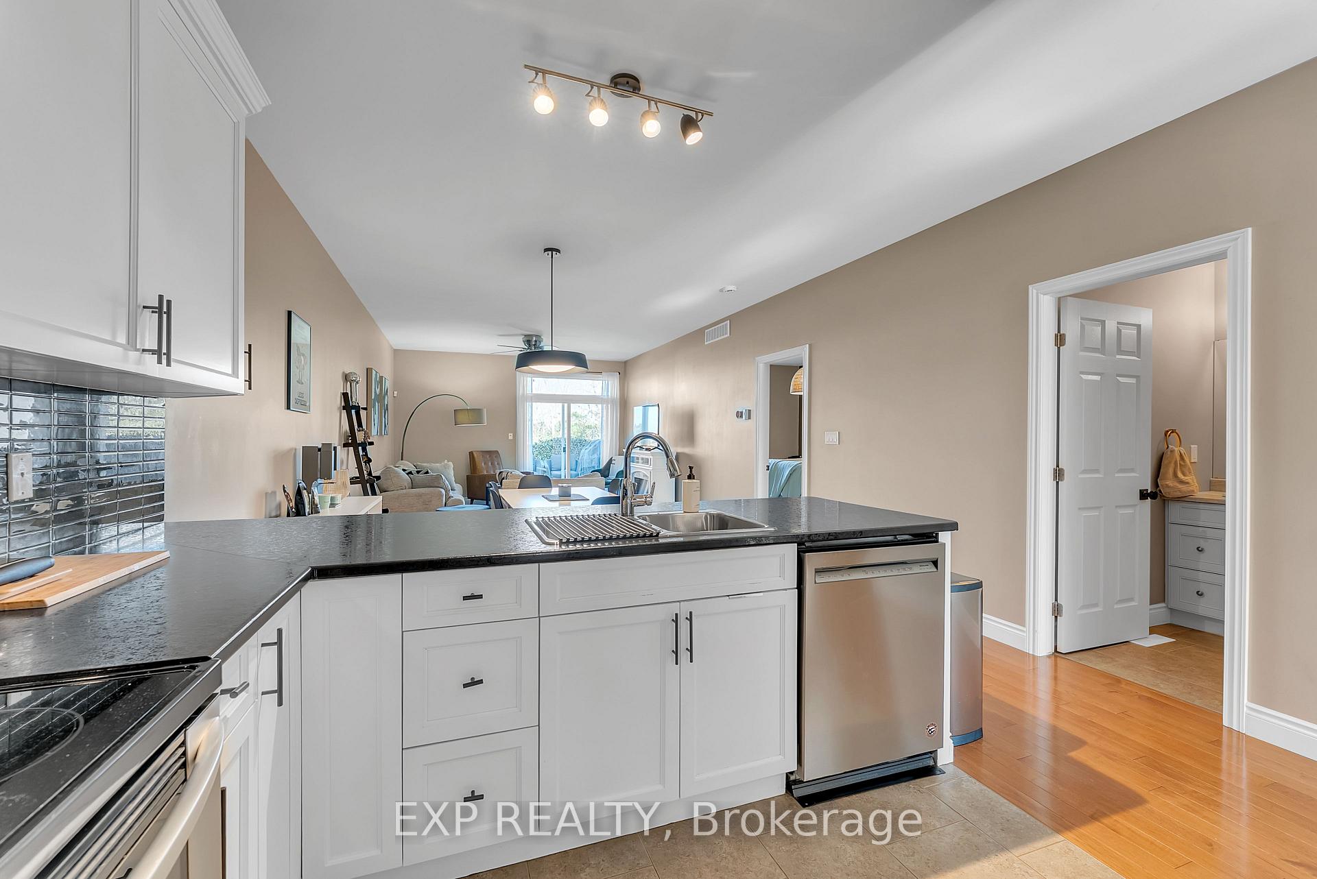 Photo 11 of 39 Hanover Court, Belleville, Thurlow Ward — HOMEH