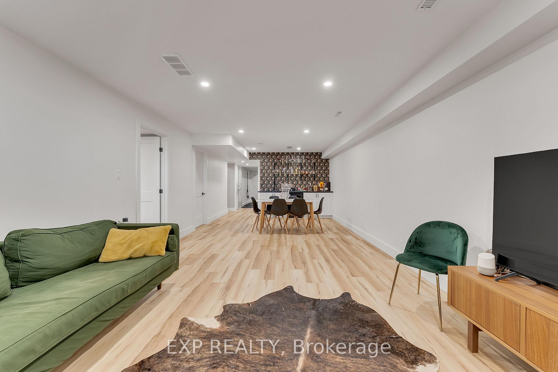 Photo 33 of 39 Hanover Court, Belleville, Thurlow Ward — HOMEH