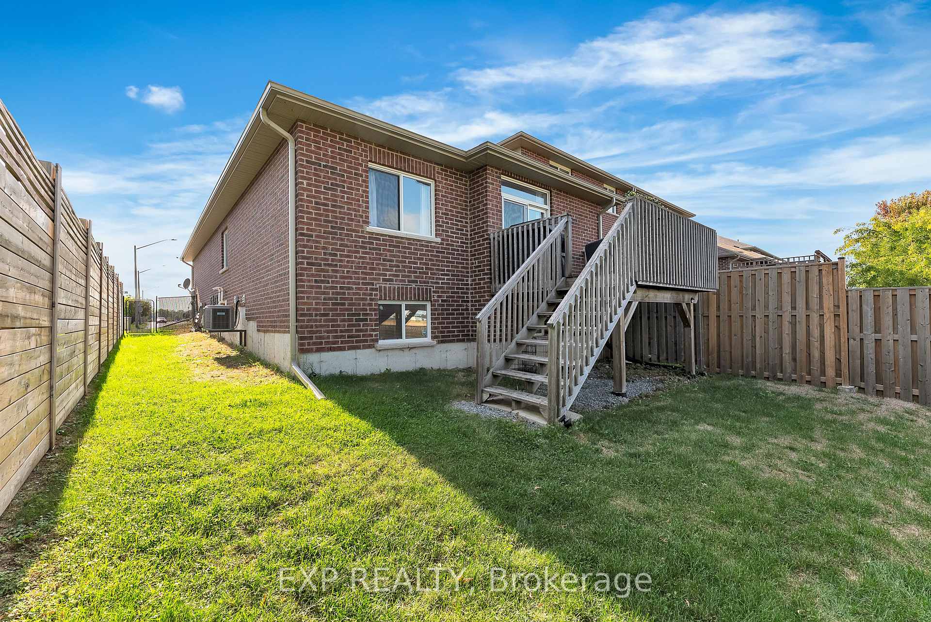 Photo 43 of 39 Hanover Court, Belleville, Thurlow Ward — HOMEH