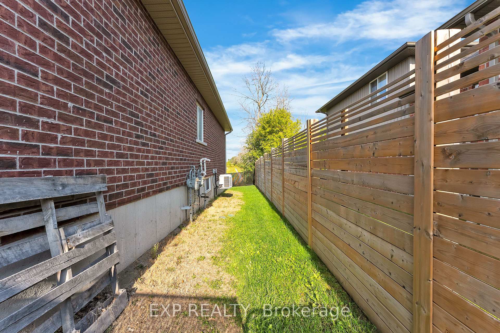 Photo 44 of 39 Hanover Court, Belleville, Thurlow Ward — HOMEH