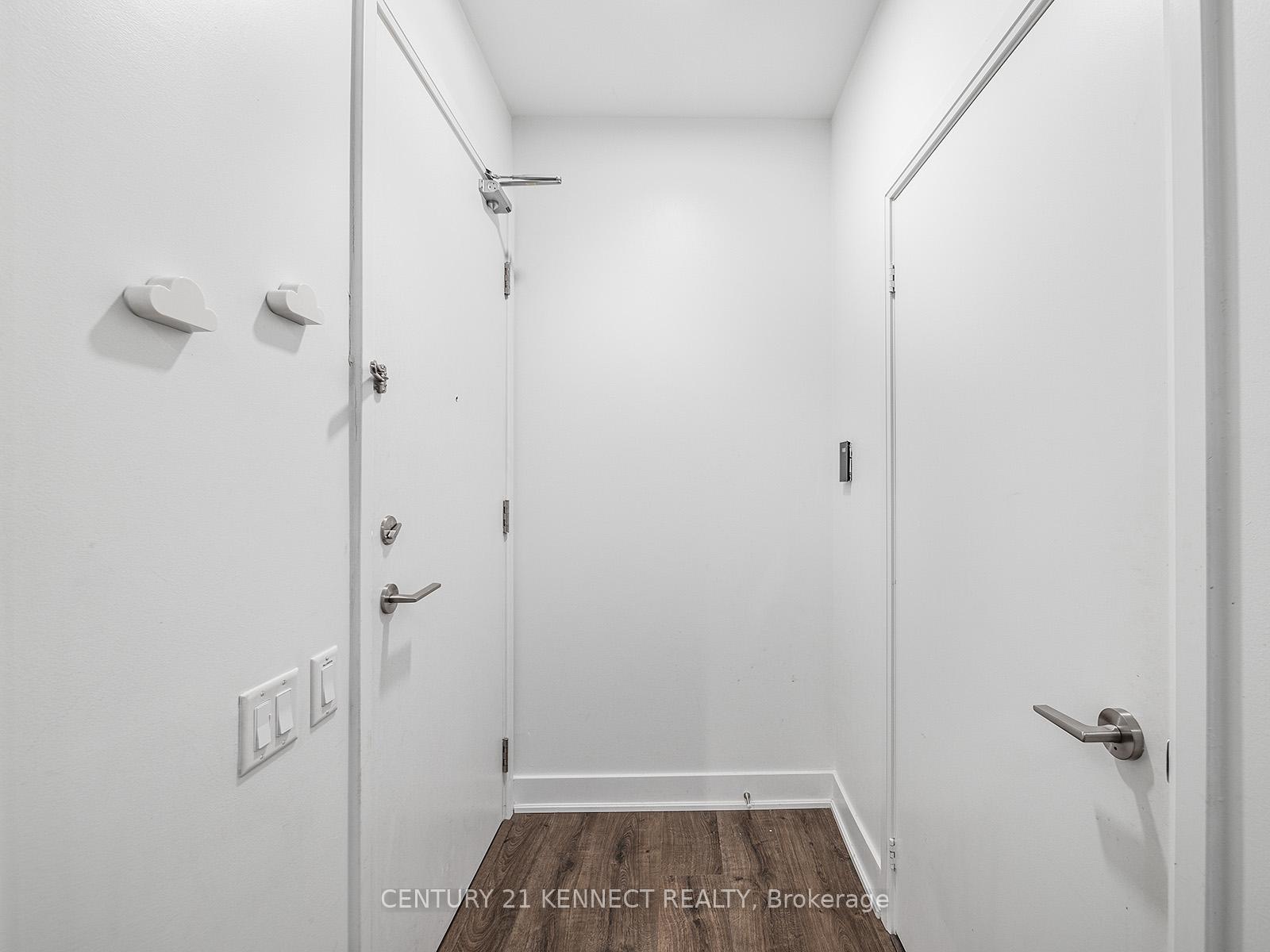 Photo 2 of Unit Th4, 30 Roehampton Avenue, Toronto, Mount Pleasant West — HOMEH