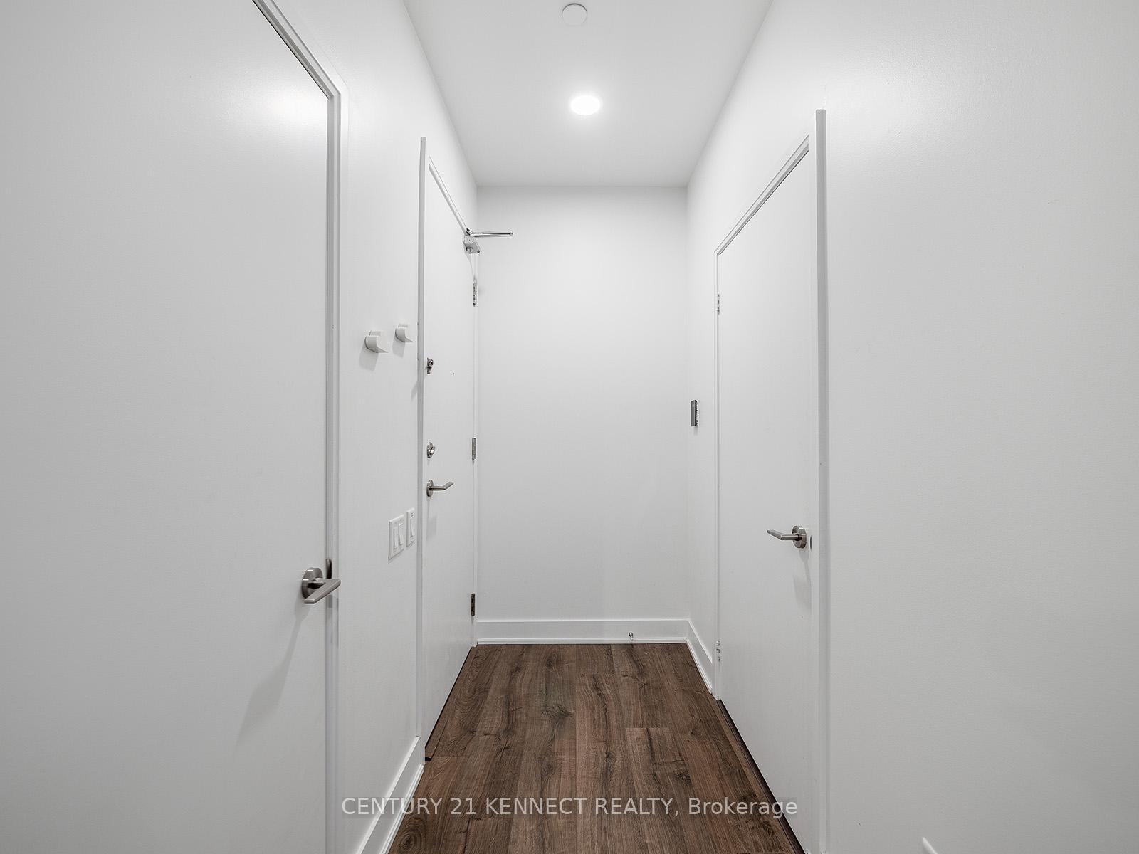 Photo 3 of Unit Th4, 30 Roehampton Avenue, Toronto, Mount Pleasant West — HOMEH