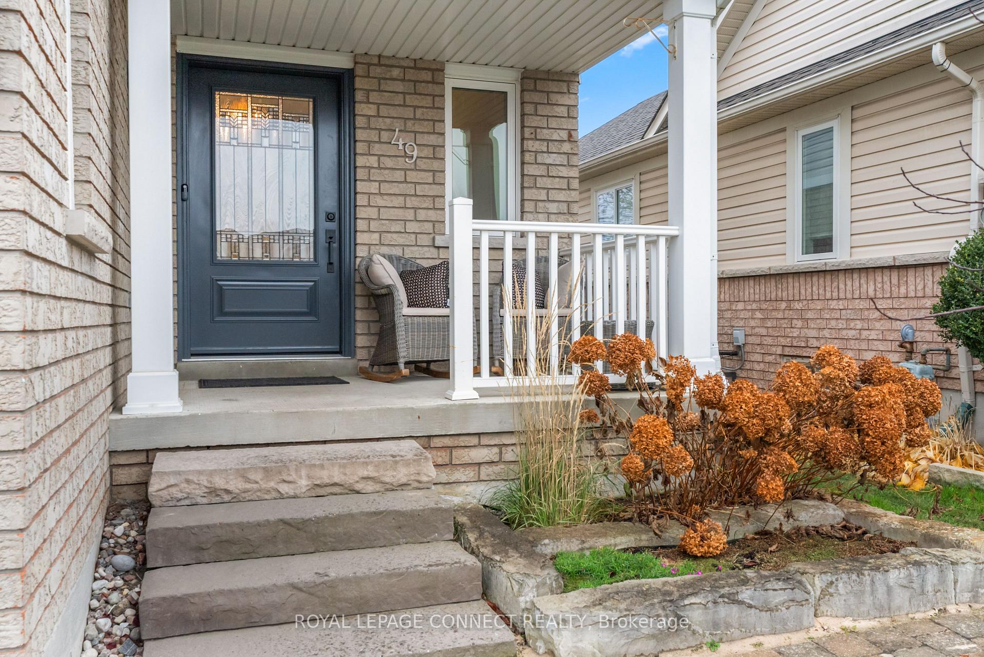 Photo 3 of 49 Childs Court, Clarington, Bowmanville — HOMEH