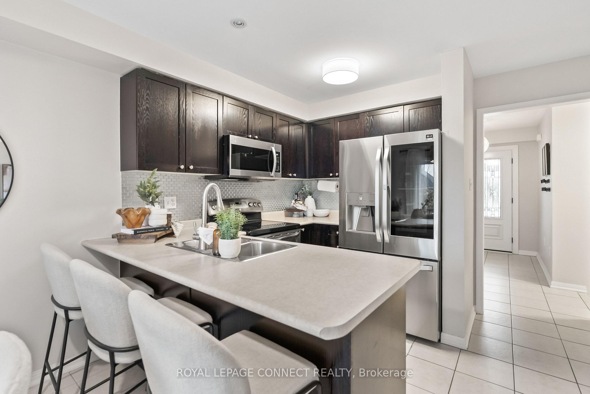 Photo 16 of 49 Childs Court, Clarington, Bowmanville — HOMEH