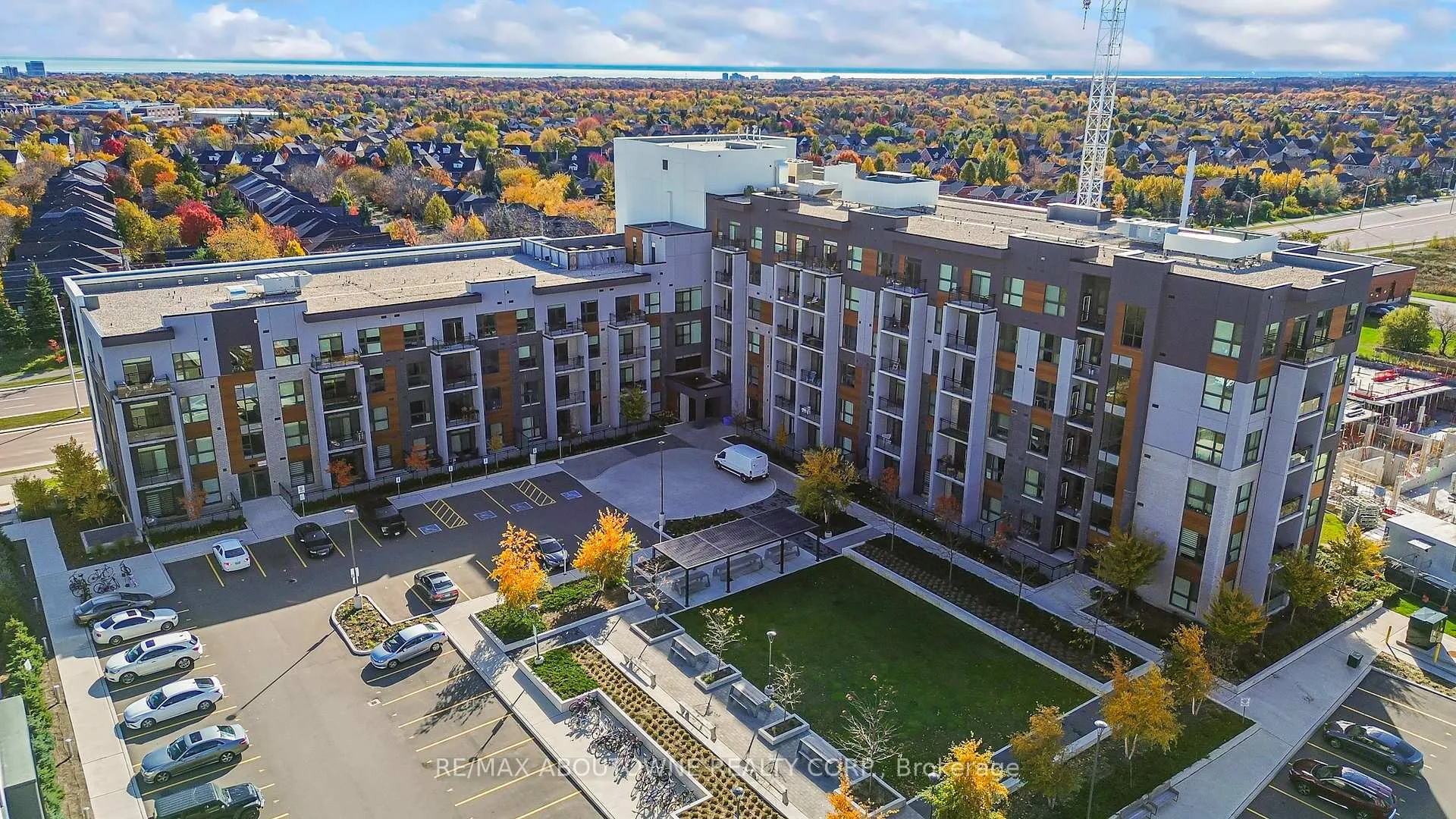 Front of Unit 004, 95 Dundas Street W