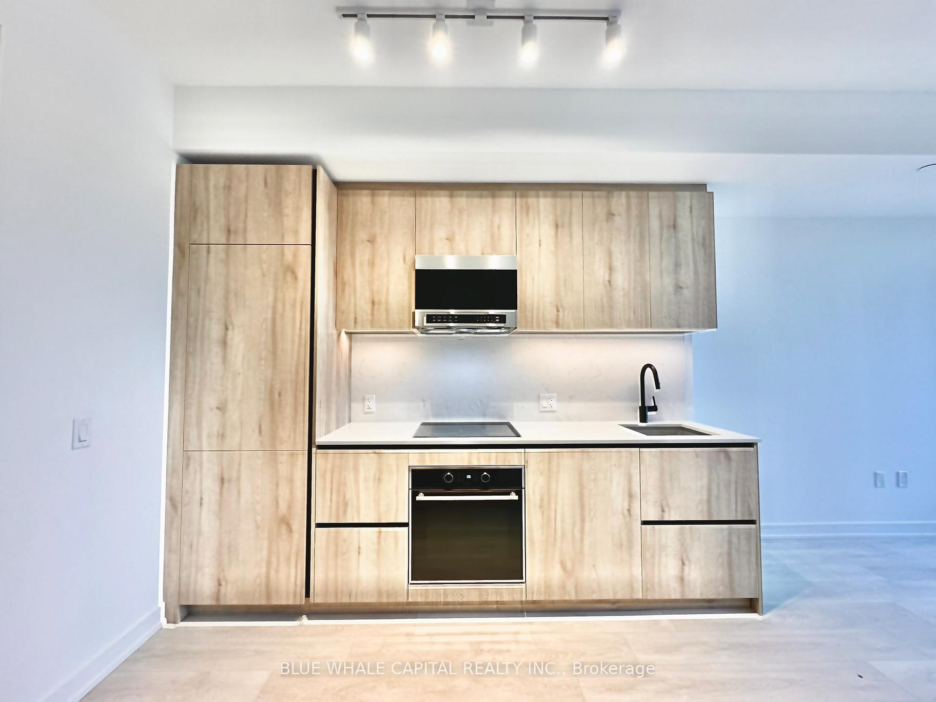 Photo 3 of Unit 709, 117 Broadway Avenue, Toronto, Mount Pleasant West — HOMEH