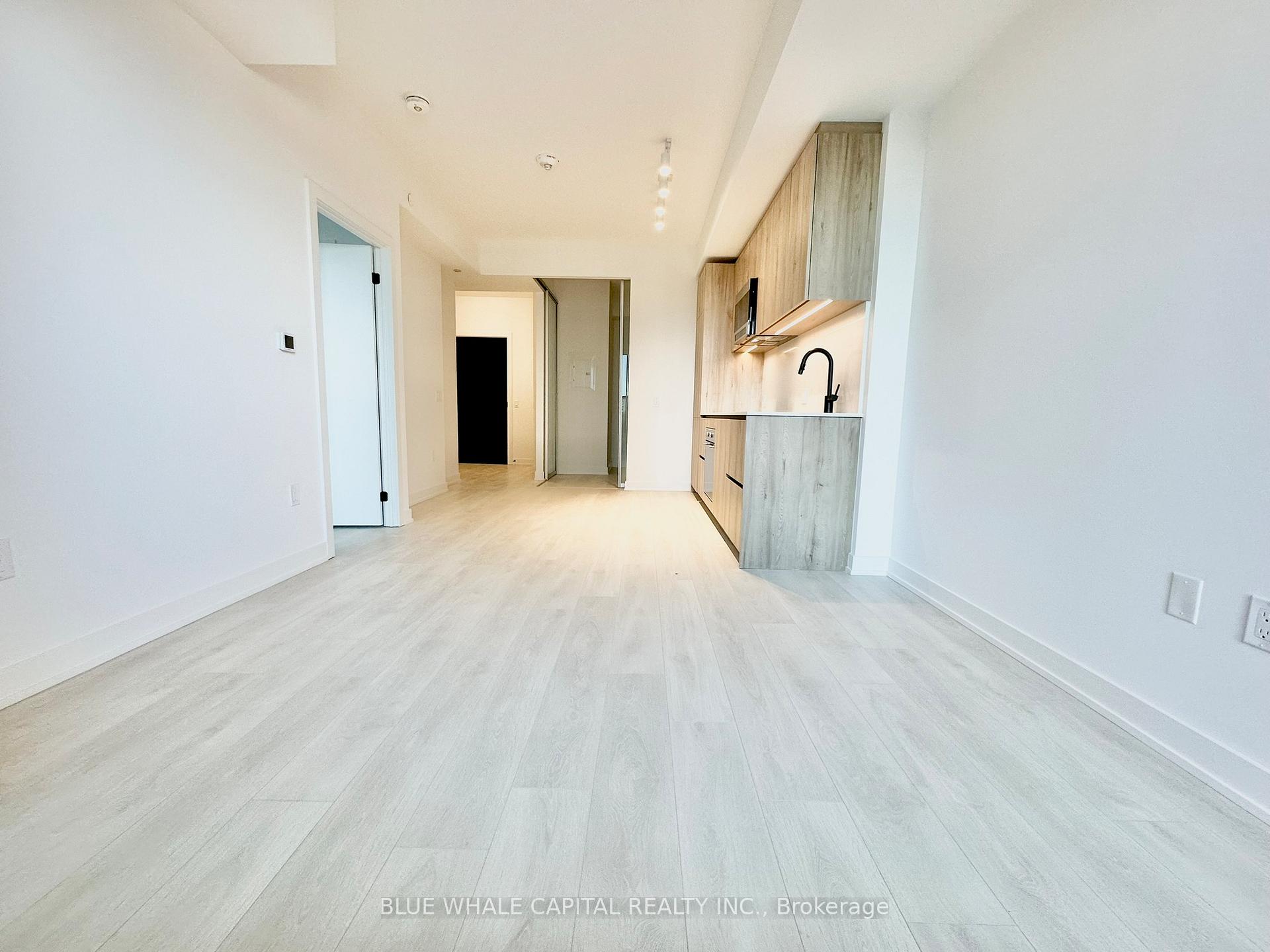 Photo 2 of Unit 709, 117 Broadway Avenue, Toronto, Mount Pleasant West — HOMEH