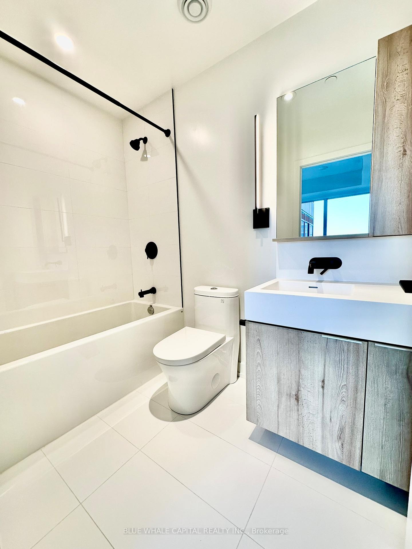Photo 4 of Unit 709, 117 Broadway Avenue, Toronto, Mount Pleasant West — HOMEH