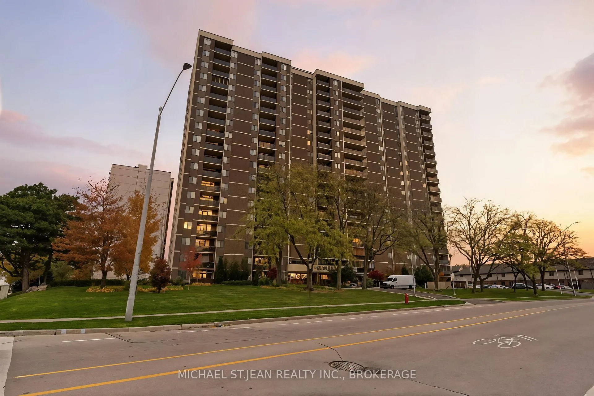 Photo 1 of Unit 1503, 301 Frances Avenue, Hamilton, Lakeshore — HOMEH