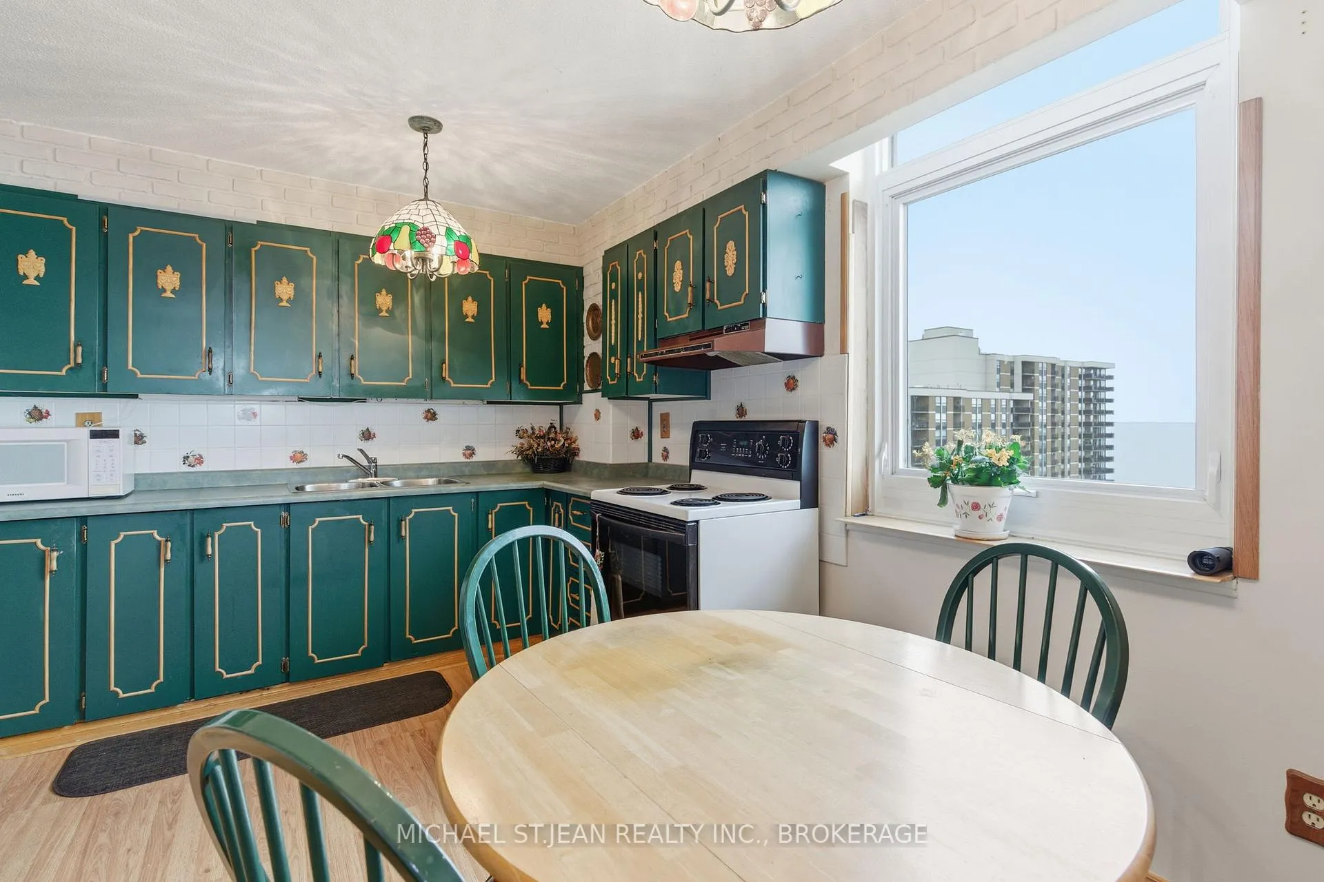 Photo 9 of Unit 1503, 301 Frances Avenue, Hamilton, Lakeshore — HOMEH
