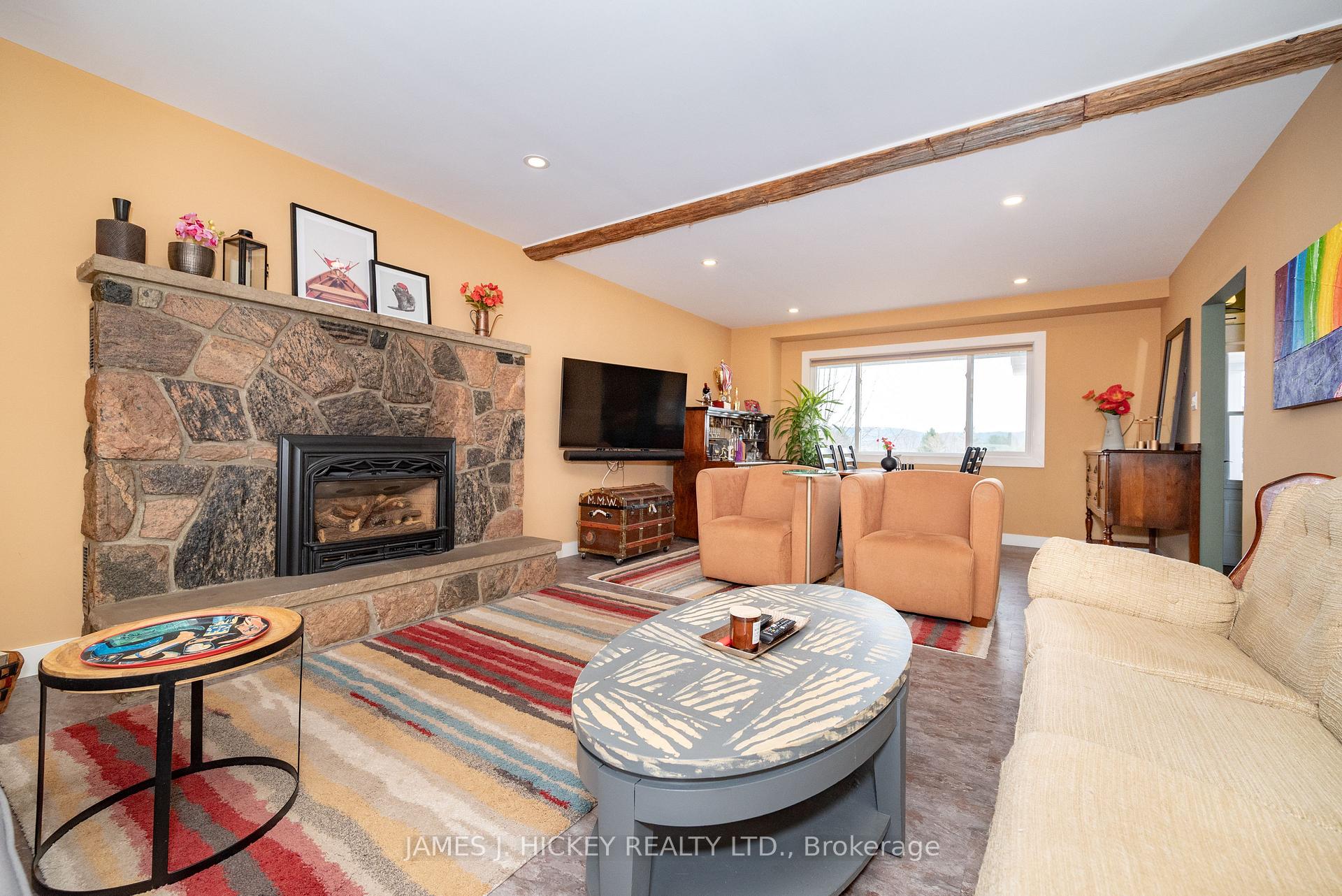 Photo 4 of 8 Mountain View Crescent, Deep River, Deep River — HOMEH
