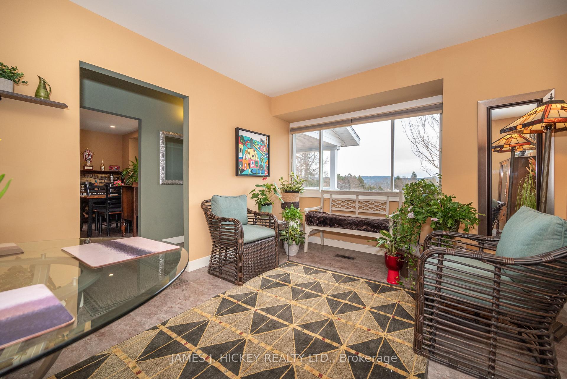 Photo 9 of 8 Mountain View Crescent, Deep River, Deep River — HOMEH