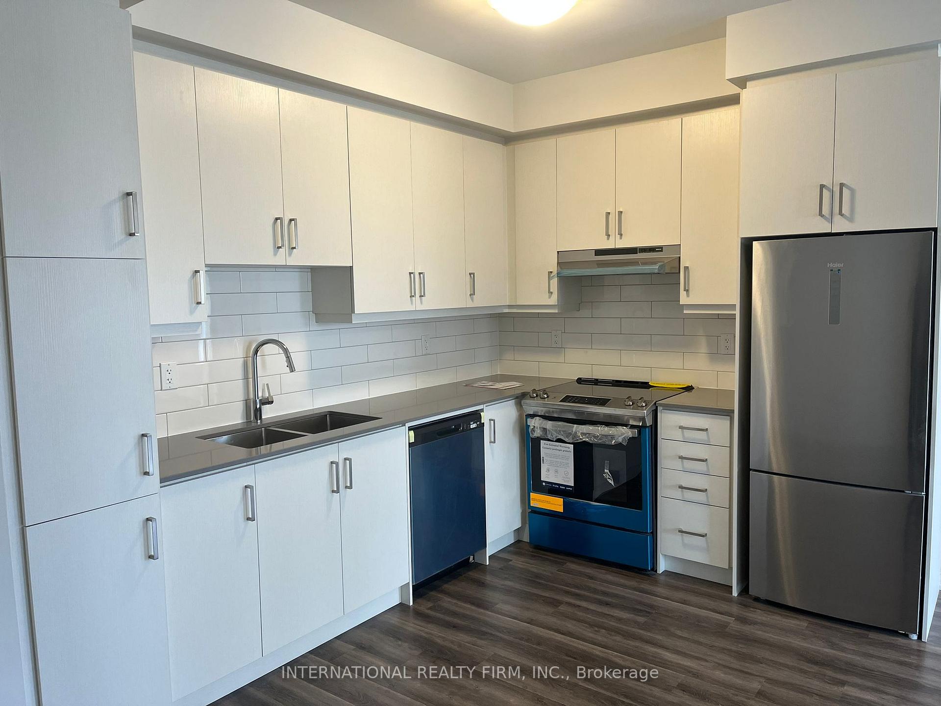 Photo 5 of Unit 267, 150 Honeycrisp Crescent, Vaughan, Vaughan Corporate Centre — HOMEH