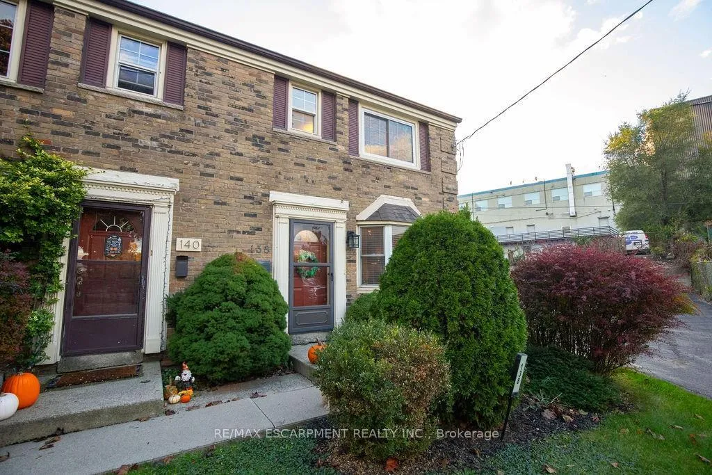 Photo 2 of 138 Victor Boulevard, Hamilton, Greeningdon — HOMEH