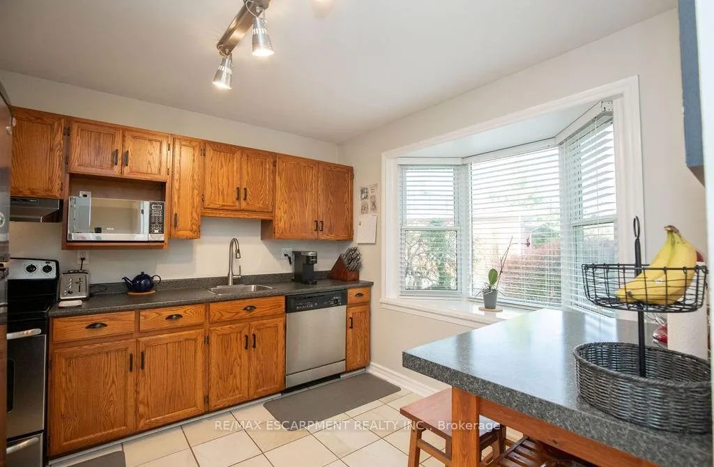 Photo 3 of 138 Victor Boulevard, Hamilton, Greeningdon — HOMEH