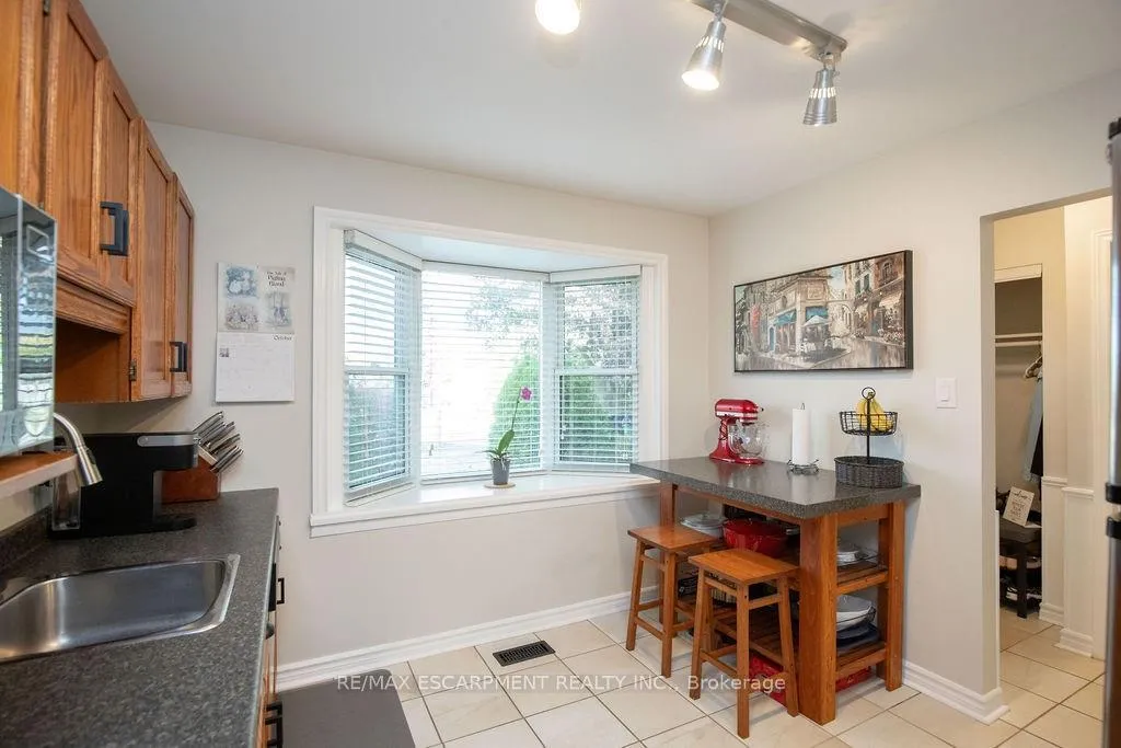 Photo 4 of 138 Victor Boulevard, Hamilton, Greeningdon — HOMEH