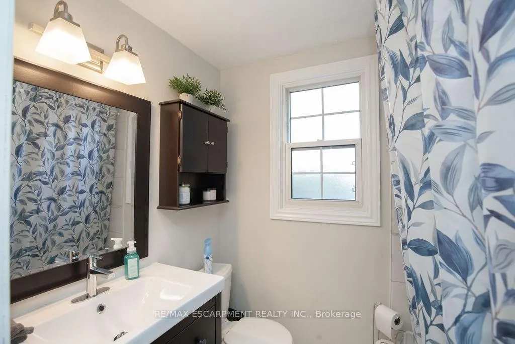 Photo 12 of 138 Victor Boulevard, Hamilton, Greeningdon — HOMEH