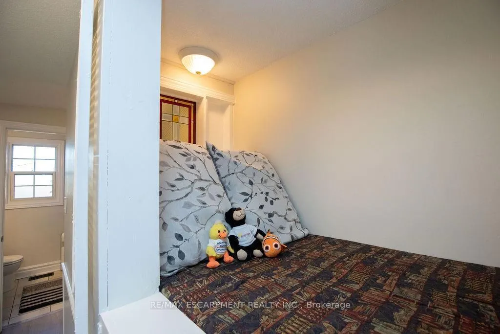 Photo 13 of 138 Victor Boulevard, Hamilton, Greeningdon — HOMEH