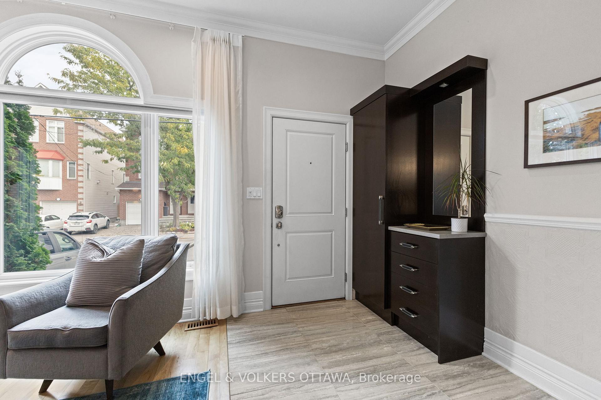 Photo 3 of Unit A, 120 Drummond Street, Ottawa, Ottawa East — HOMEH