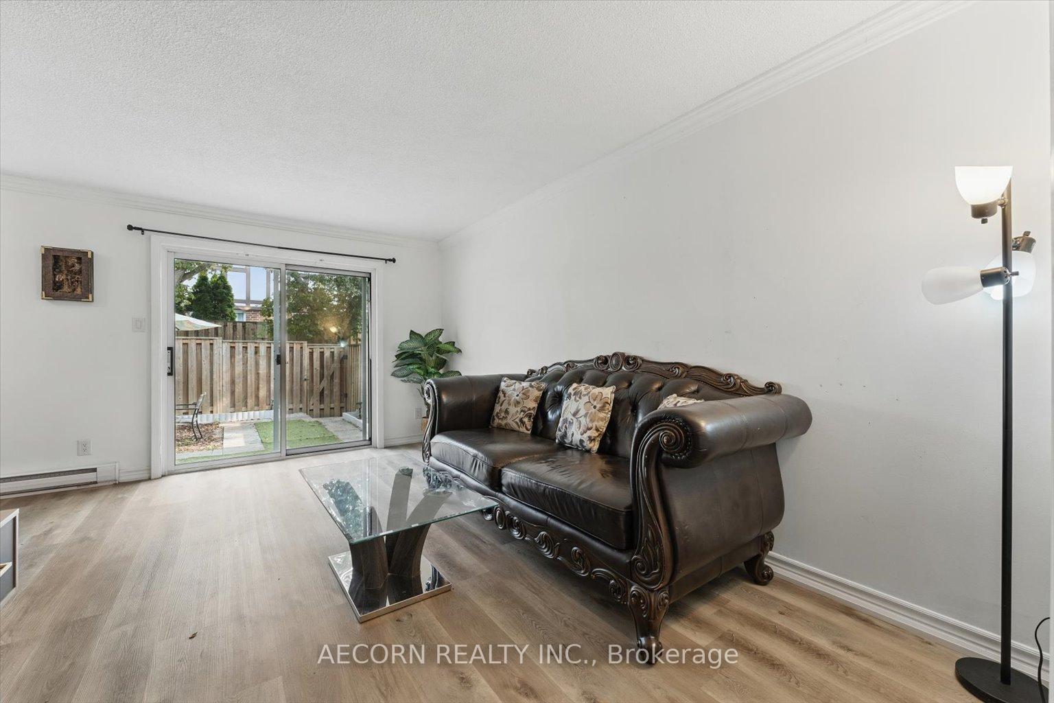 Photo 5 of 20 Harper Way, Markham, Aileen-Willowbrook — HOMEH