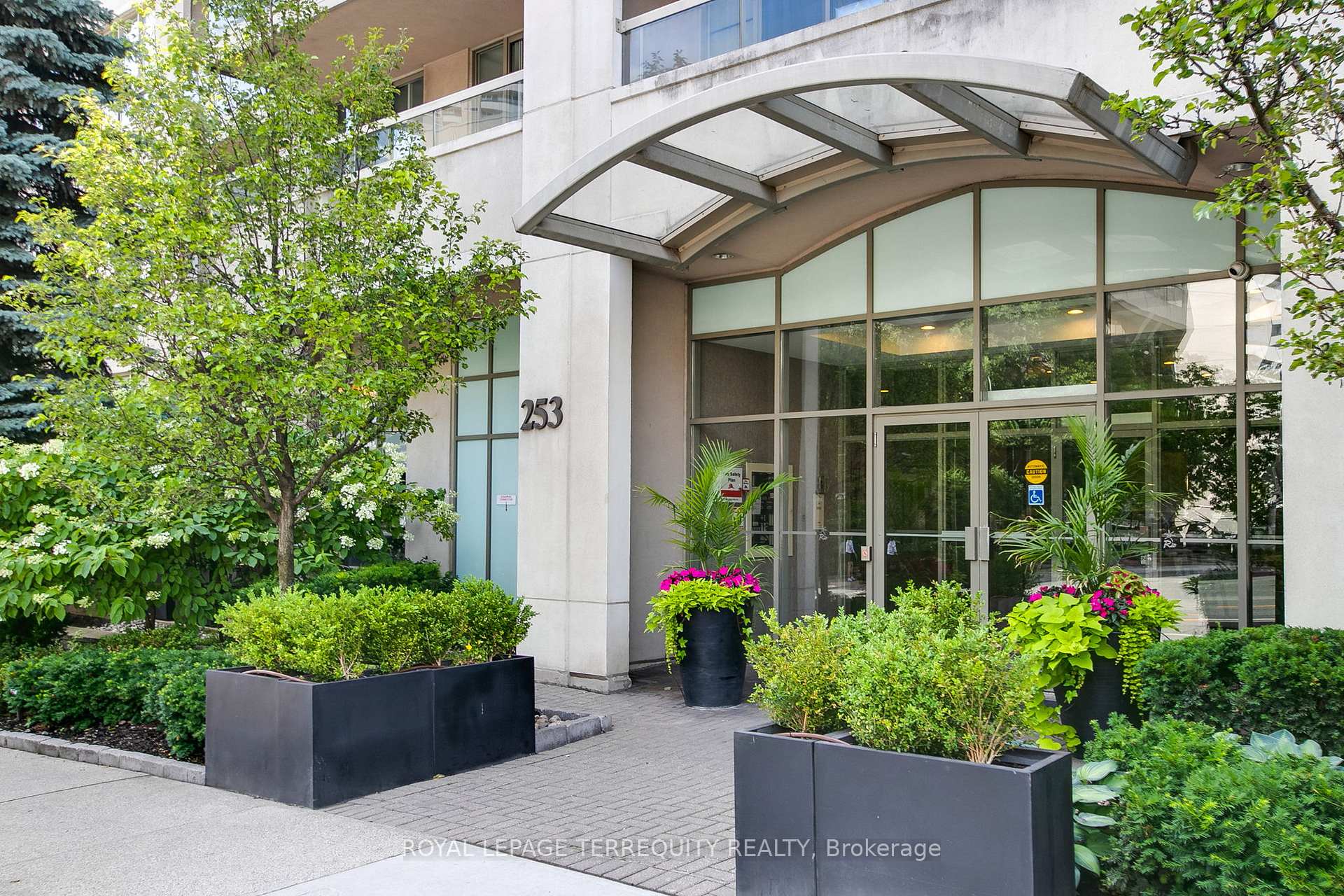 Photo 2 of Unit 501, 253 Merton Street, Toronto, Mount Pleasant West — HOMEH
