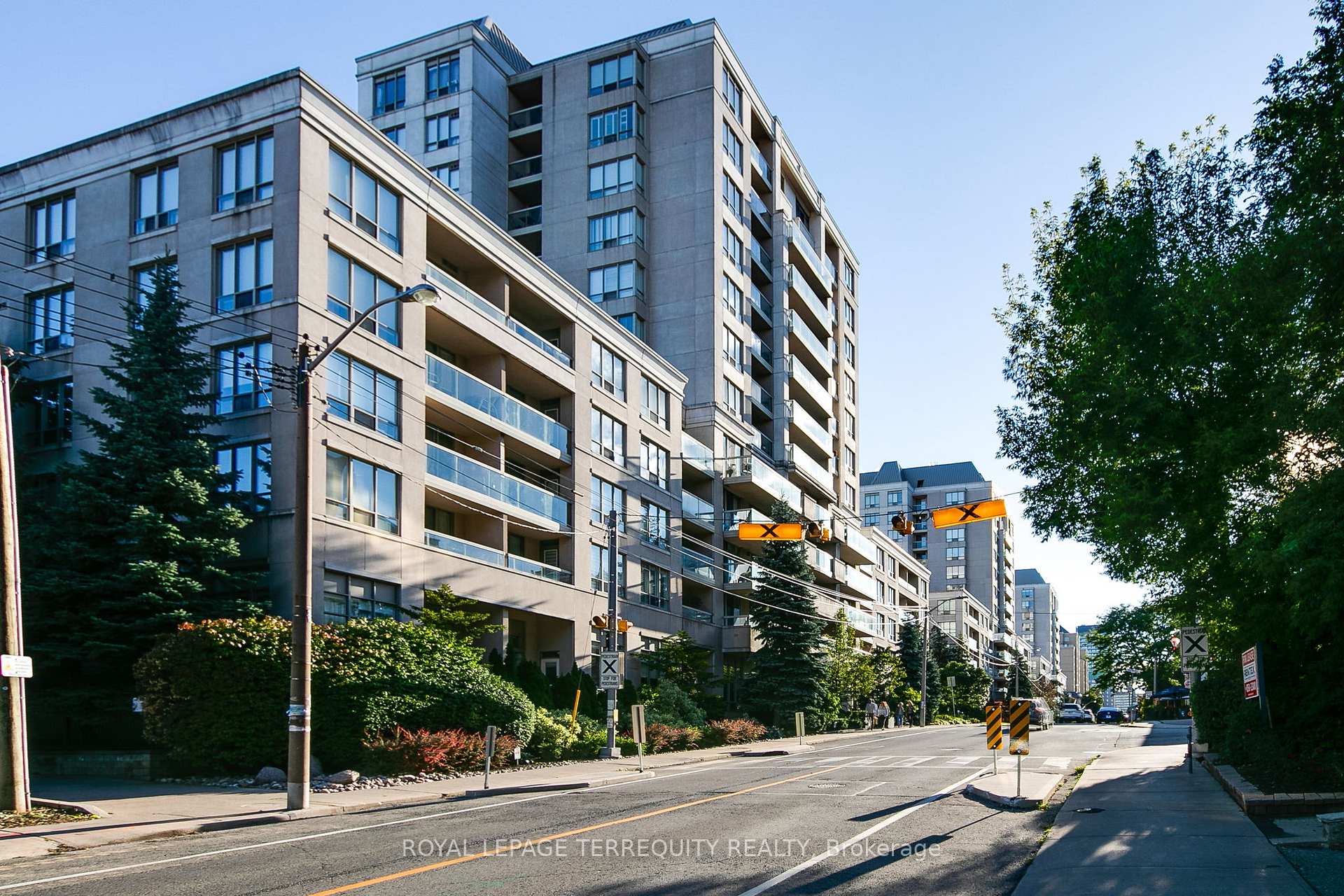Photo 3 of Unit 501, 253 Merton Street, Toronto, Mount Pleasant West — HOMEH