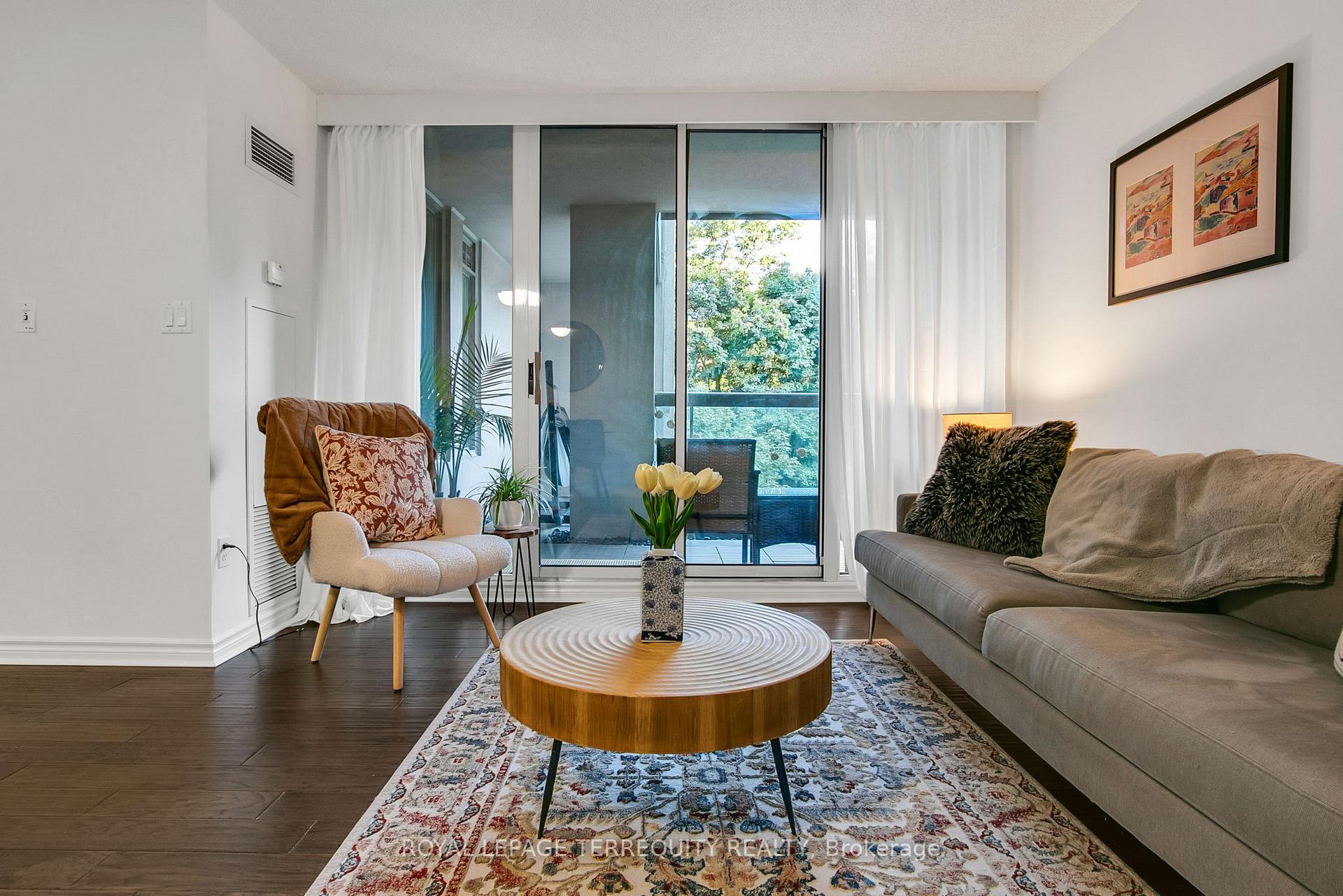 Photo 6 of Unit 501, 253 Merton Street, Toronto, Mount Pleasant West — HOMEH