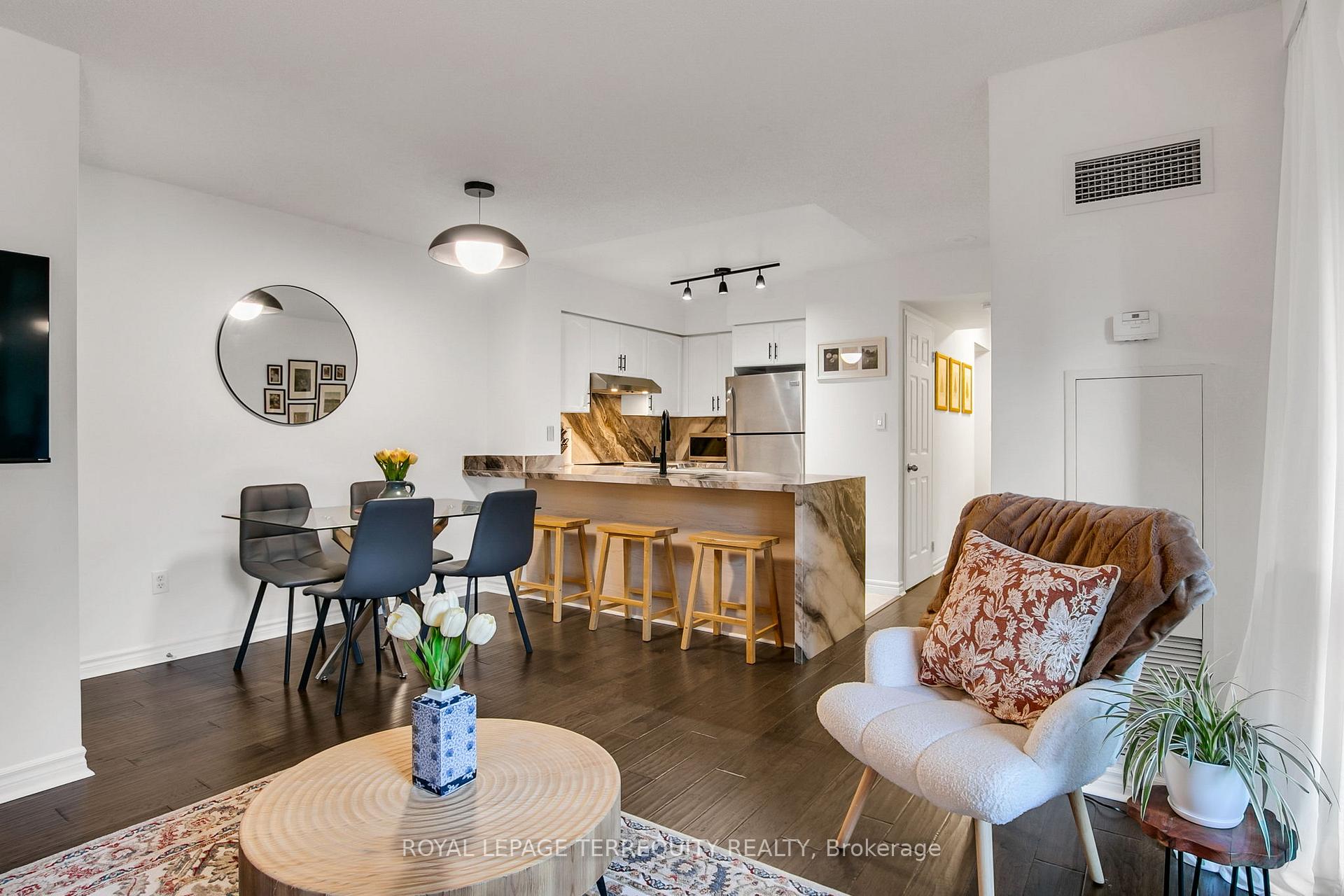 Photo 10 of Unit 501, 253 Merton Street, Toronto, Mount Pleasant West — HOMEH