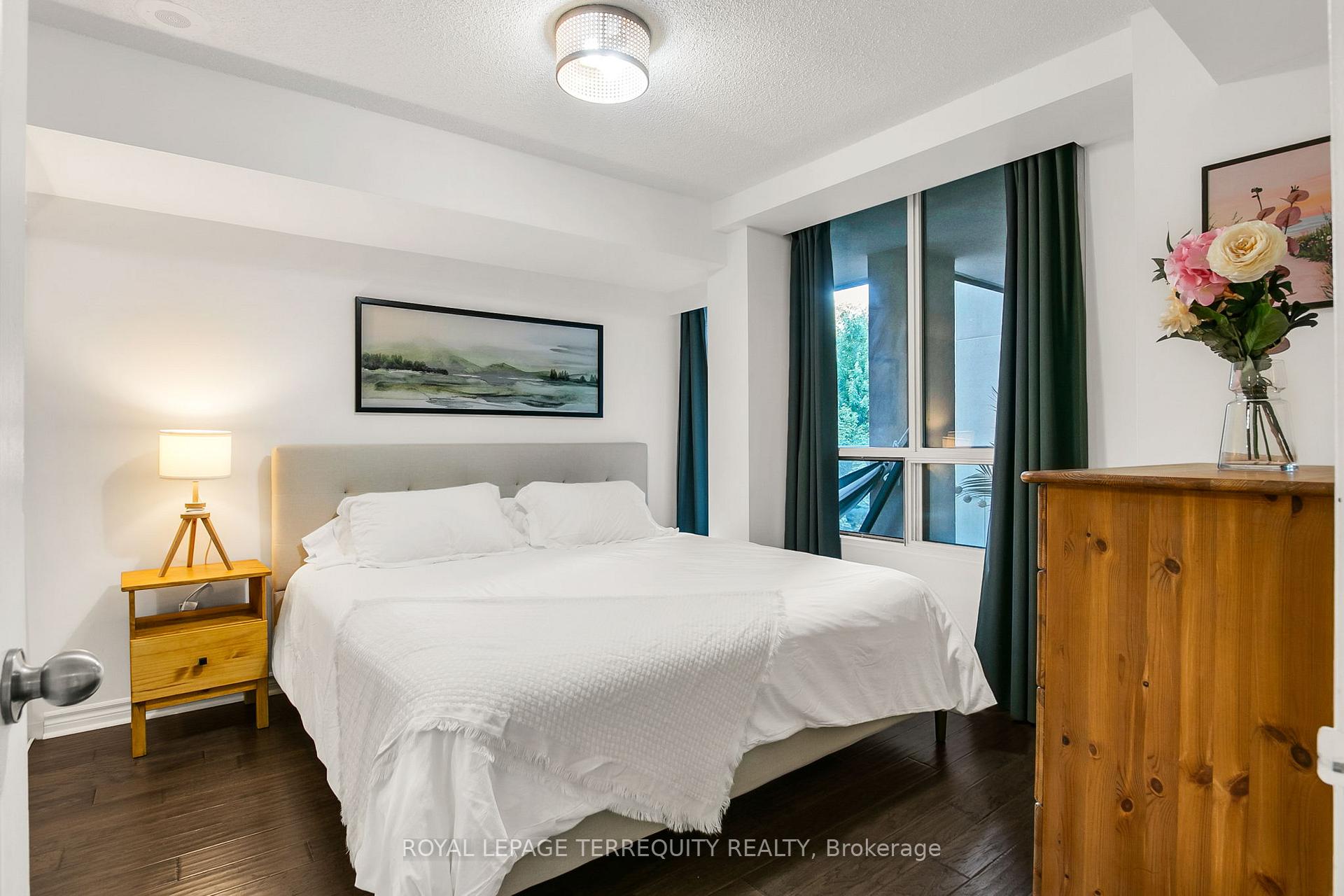 Photo 14 of Unit 501, 253 Merton Street, Toronto, Mount Pleasant West — HOMEH