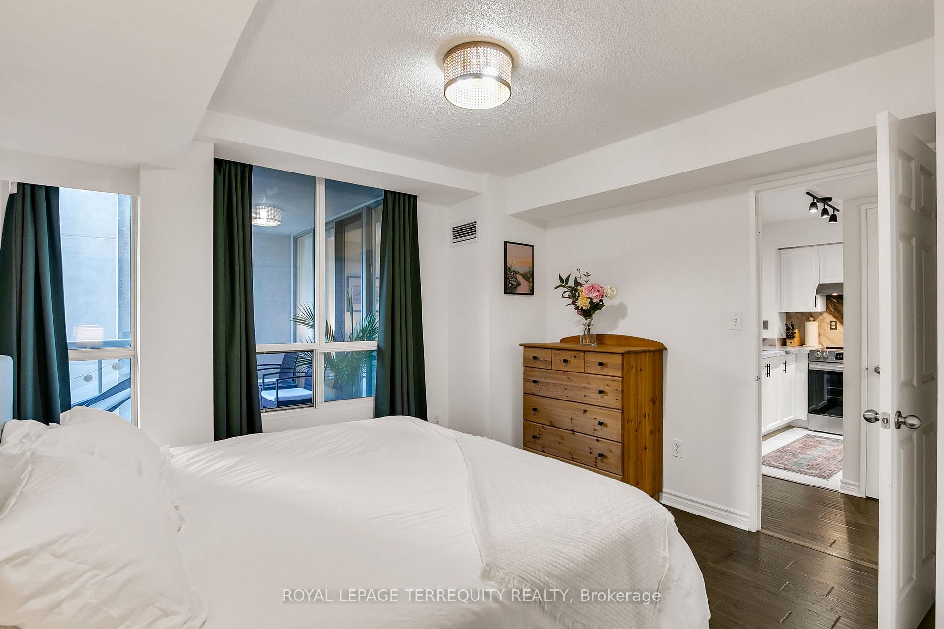 Photo 16 of Unit 501, 253 Merton Street, Toronto, Mount Pleasant West — HOMEH