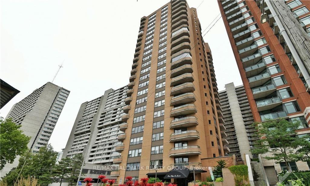 Front of Unit 1004, 556 Laurier Avenue W