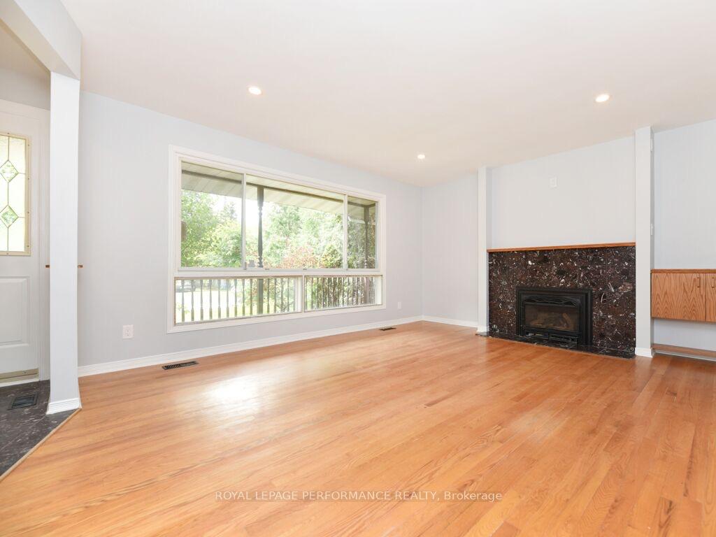 Photo 2 of Unit 1, 945 Goren Avenue, Ottawa, Elmvale Acres/Urbandale — HOMEH