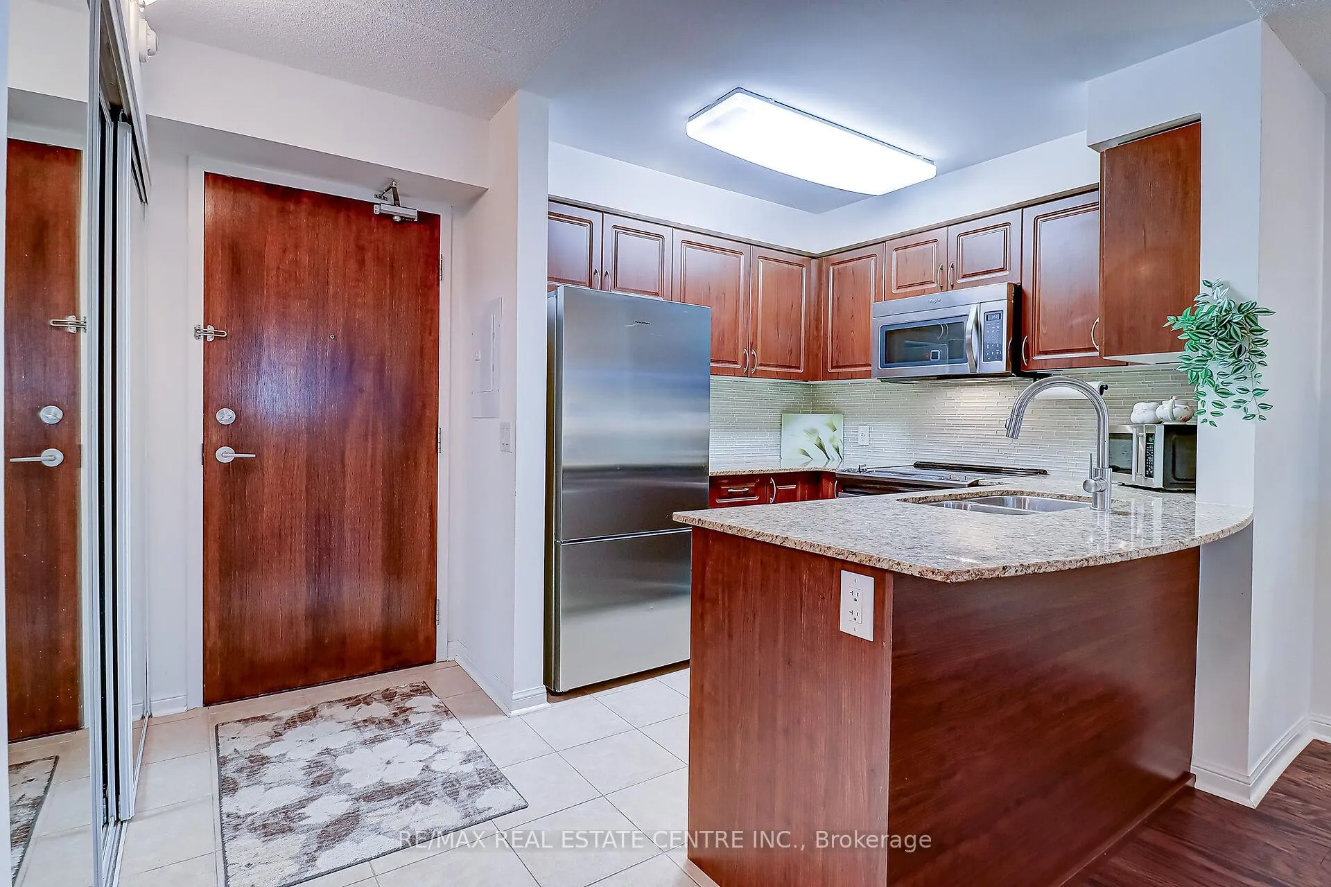 Photo 5 of Unit 216, 50 Via Rosedale Way, Brampton, Sandringham-Wellington — HOMEH