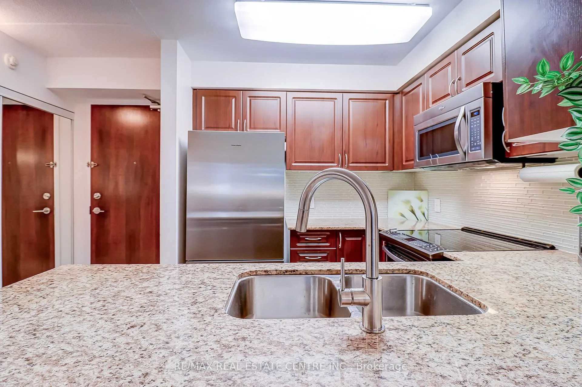 Photo 8 of Unit 216, 50 Via Rosedale Way, Brampton, Sandringham-Wellington — HOMEH