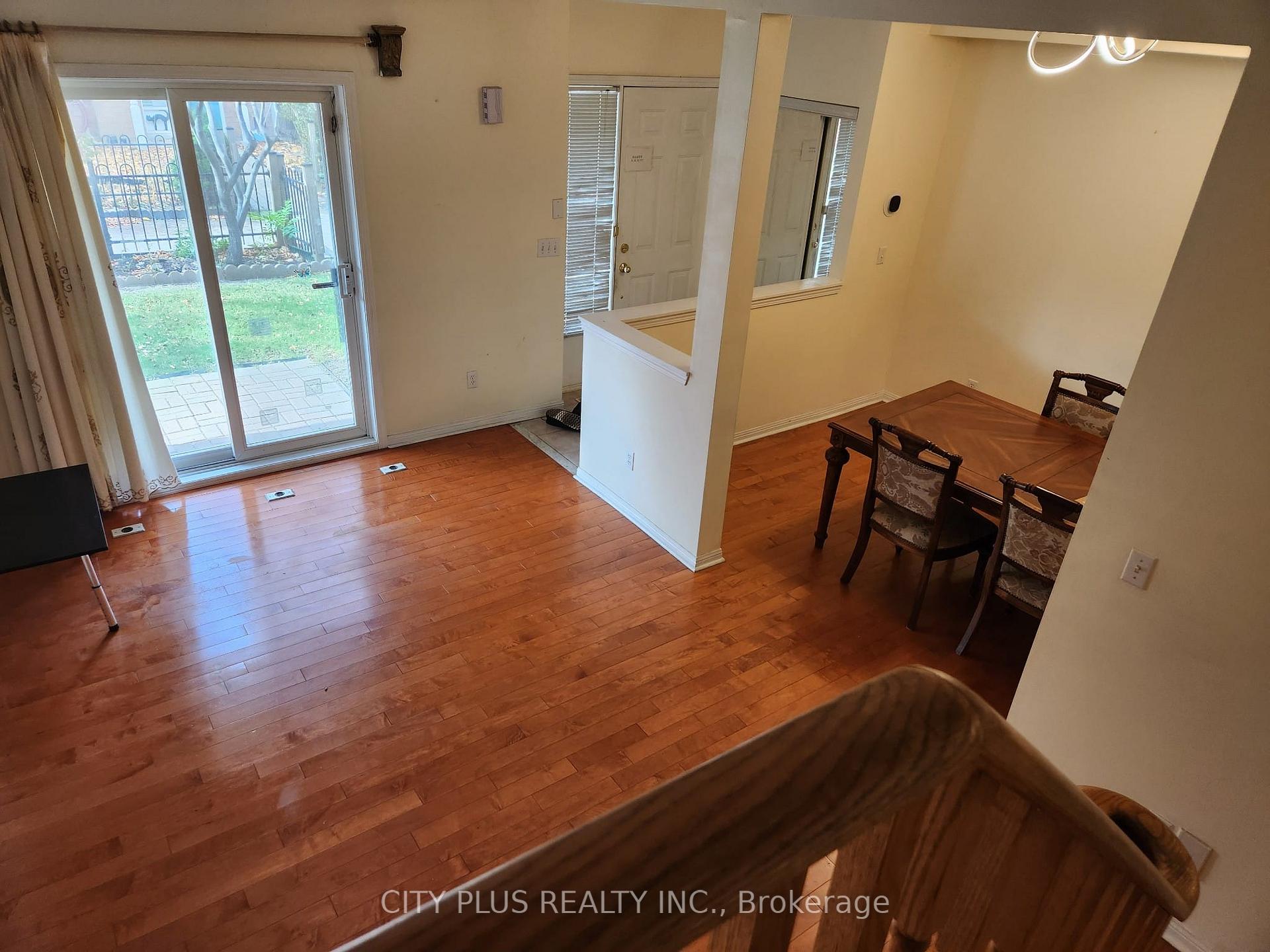 Photo 2 of Unit 5, 8 Cox Boulevard, Markham, Unionville — HOMEH