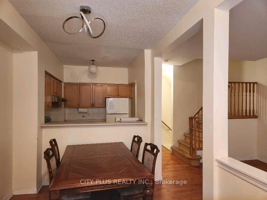 Photo 3 of Unit 5, 8 Cox Boulevard, Markham, Unionville — HOMEH