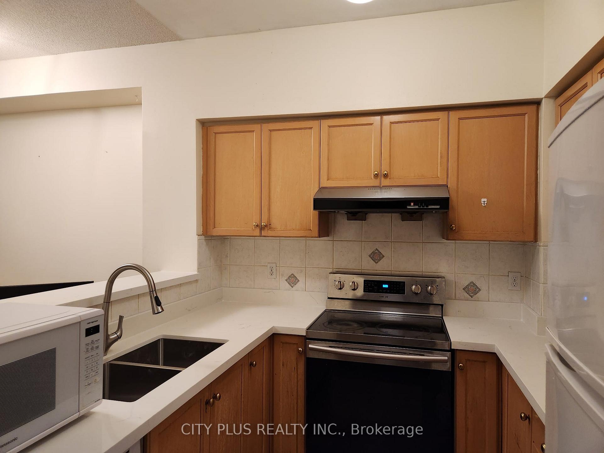 Photo 4 of Unit 5, 8 Cox Boulevard, Markham, Unionville — HOMEH