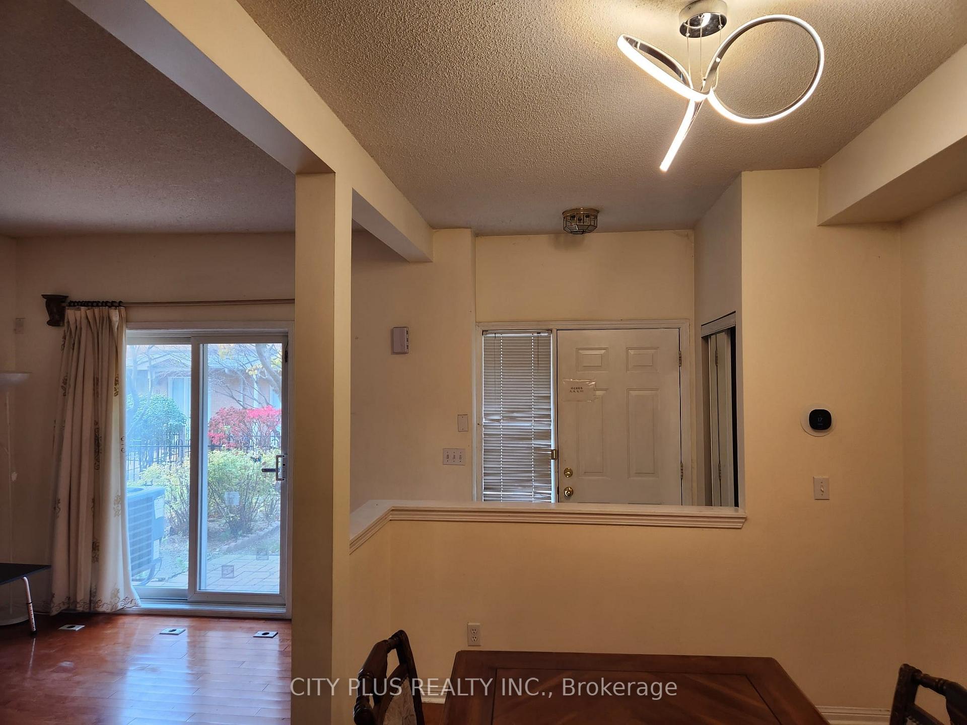 Photo 5 of Unit 5, 8 Cox Boulevard, Markham, Unionville — HOMEH