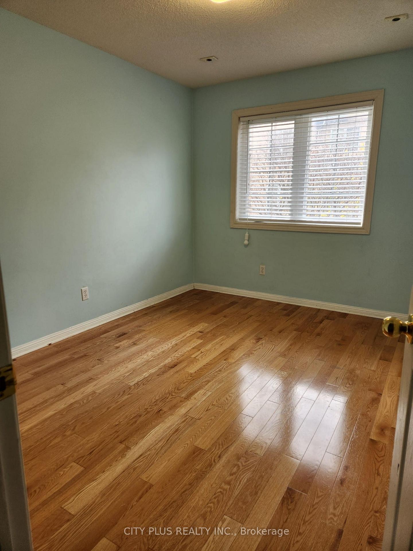 Photo 7 of Unit 5, 8 Cox Boulevard, Markham, Unionville — HOMEH