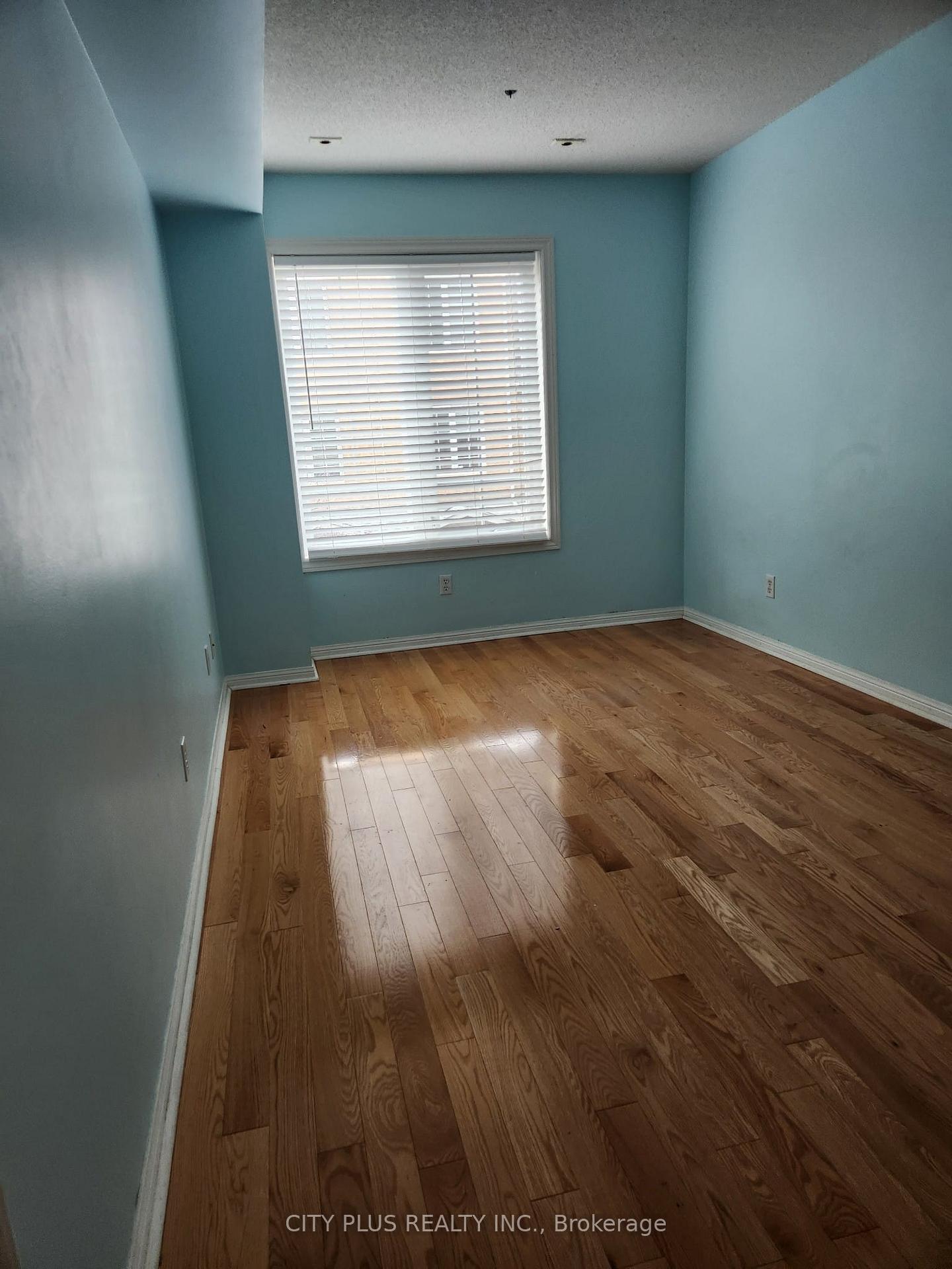 Photo 8 of Unit 5, 8 Cox Boulevard, Markham, Unionville — HOMEH