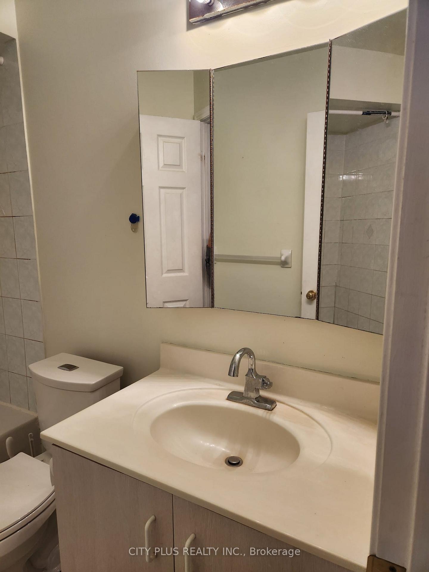 Photo 10 of Unit 5, 8 Cox Boulevard, Markham, Unionville — HOMEH