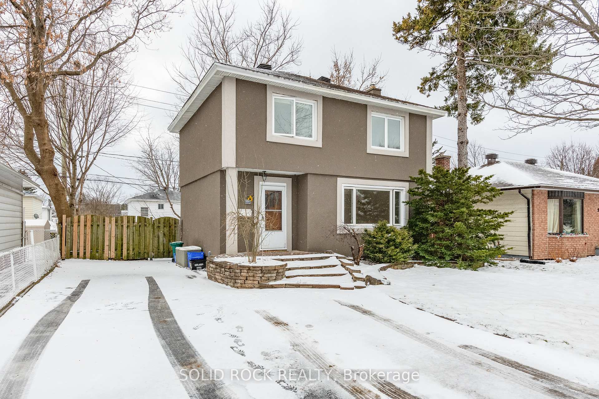 Front of 904 Smyth Road