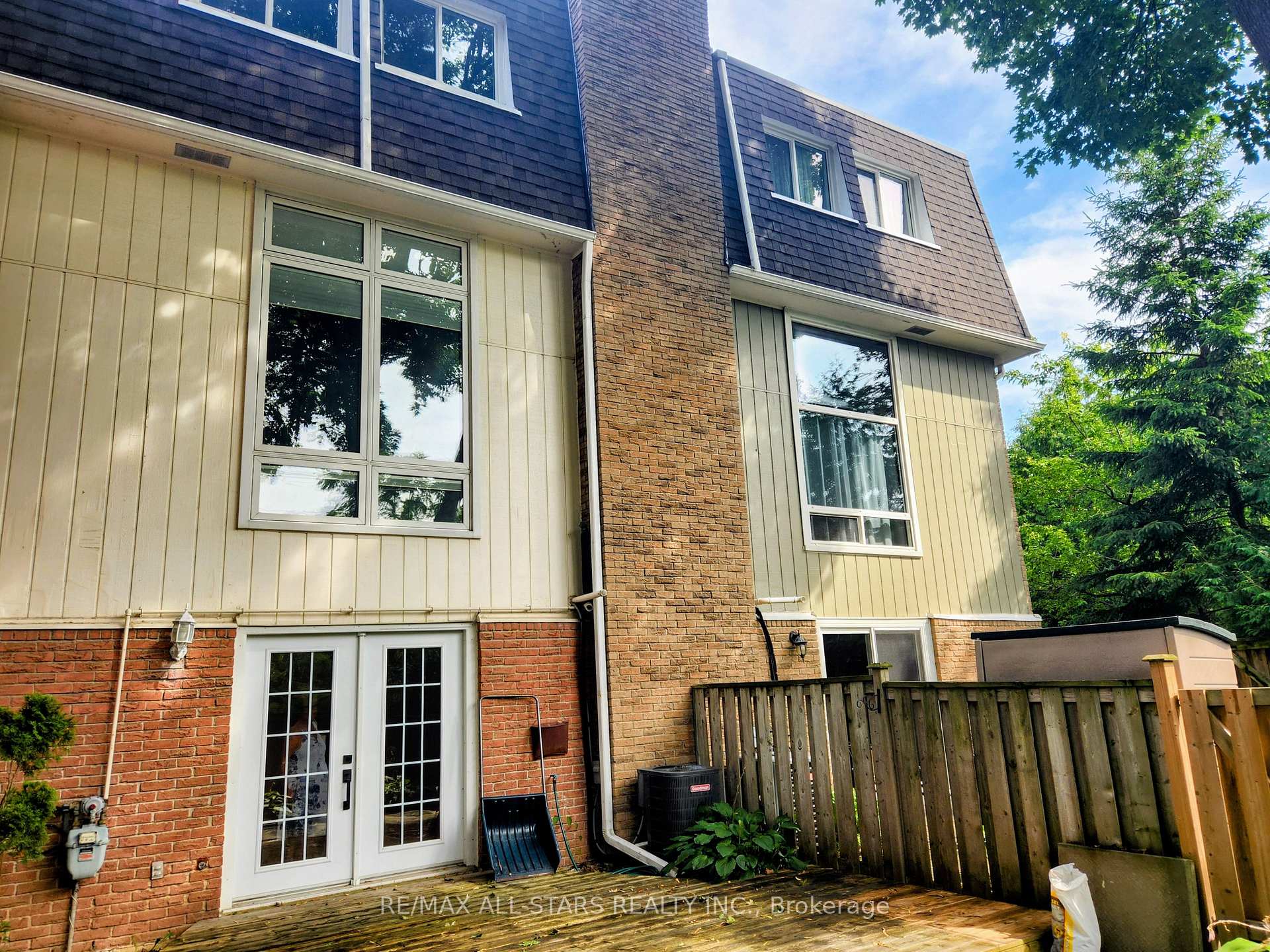 Front of 6 Hepworth Way