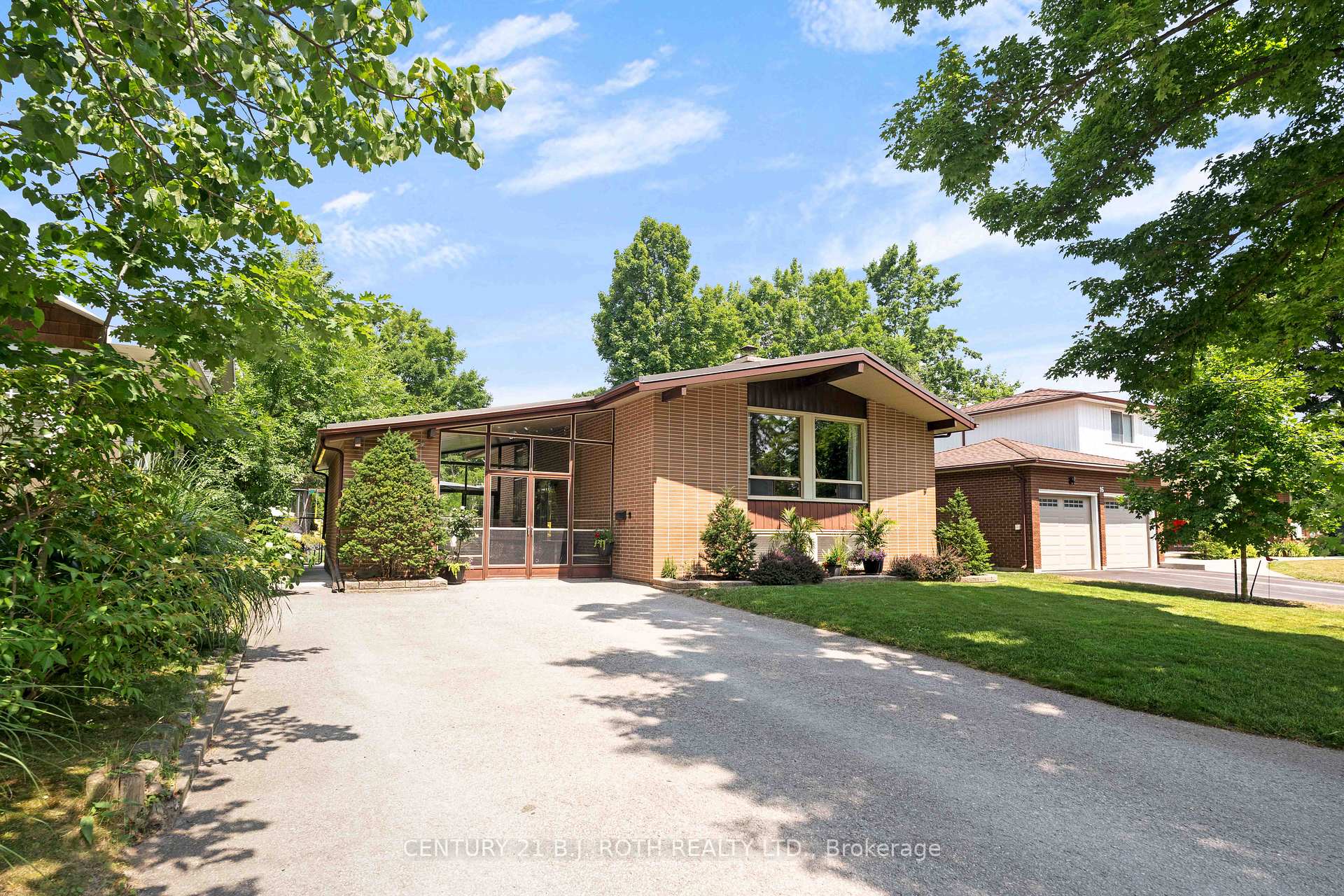 Photo 3 of 12 Highland Avenue, Barrie, Codrington — HOMEH