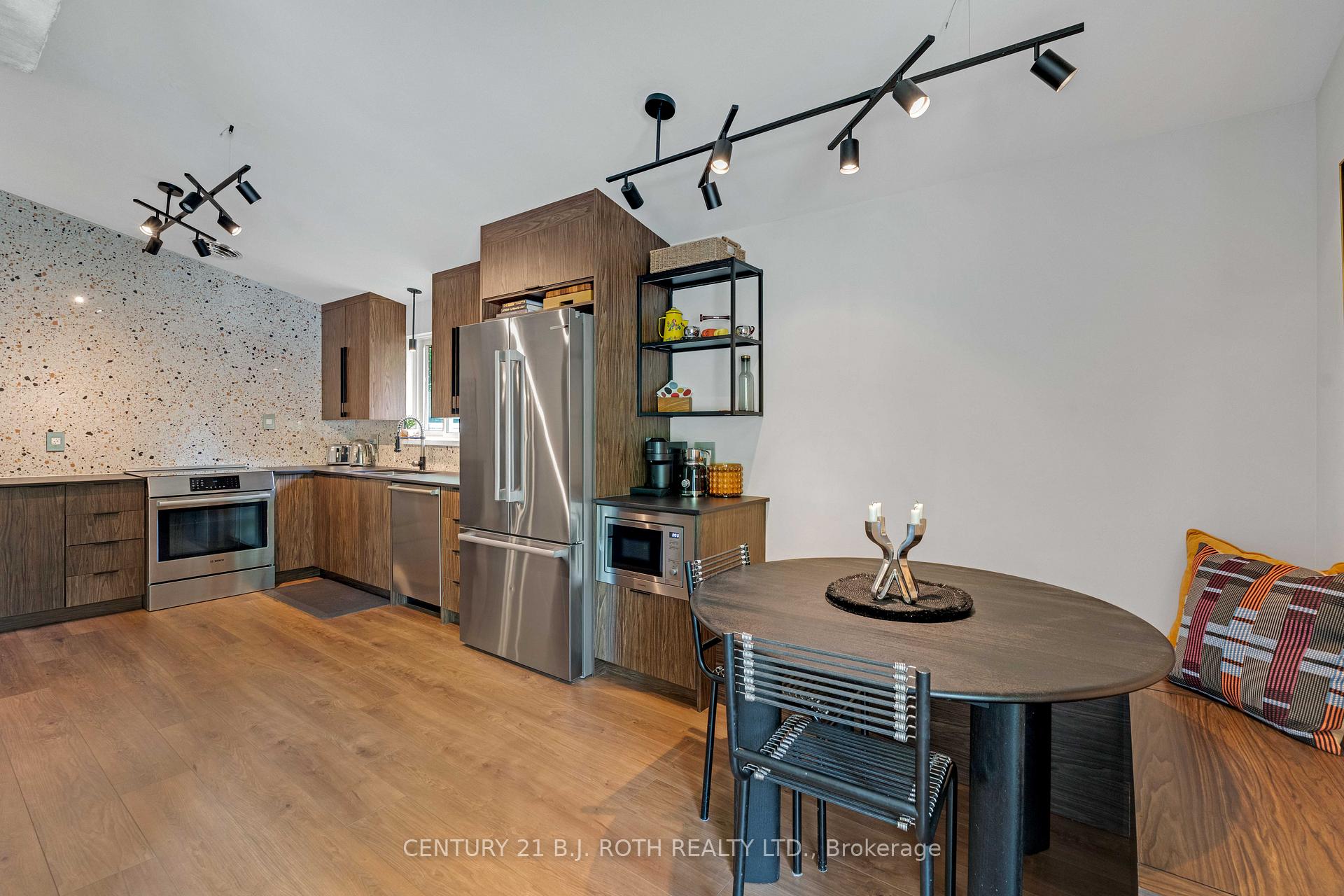 Photo 10 of 12 Highland Avenue, Barrie, Codrington — HOMEH