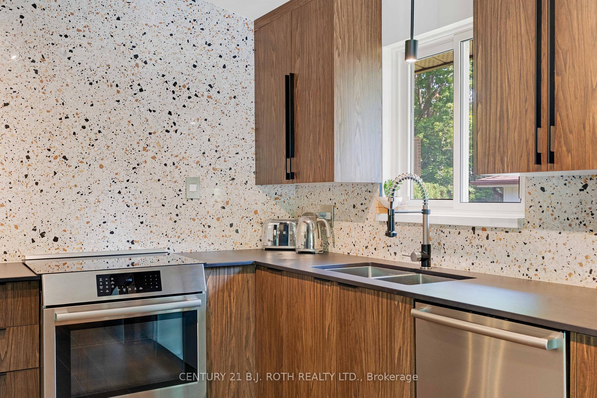 Photo 11 of 12 Highland Avenue, Barrie, Codrington — HOMEH